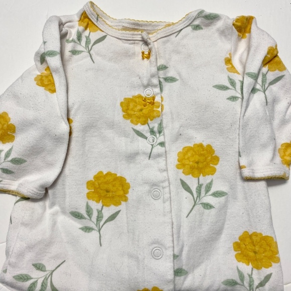 Carter’s Floral Sleeper Pajamas 6 months with hat - Picture 3 of 10